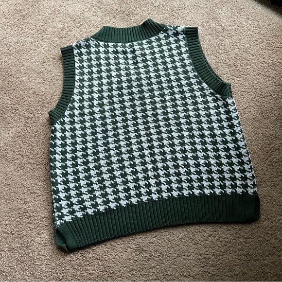 Green houndstooth sweater vest - Picture 4 of 4